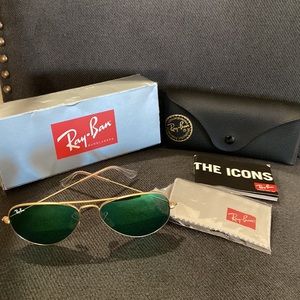Ray Ban Aviator with mirrored lenses 55MM. Color arista/green
